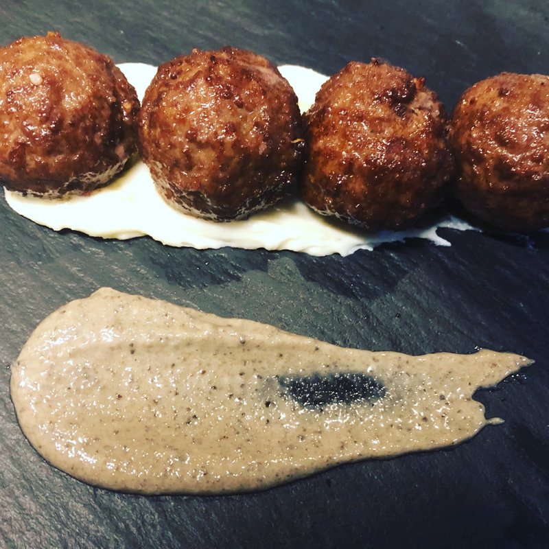 神戸牛のミートボール 雲丹のソース(ビストロオーズ)