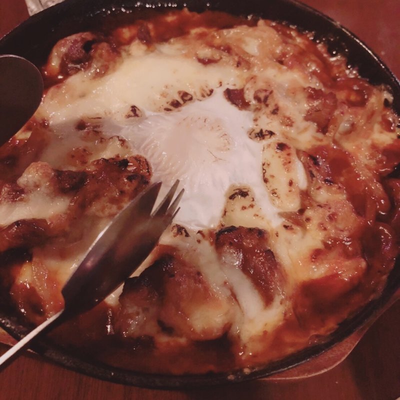 牛スジ煮込みの濃厚デミ玉ヌードル(ザ・ローズ&クラウン 有楽町店 （VICTORIAN PUB THE ROSE & CROWN）)