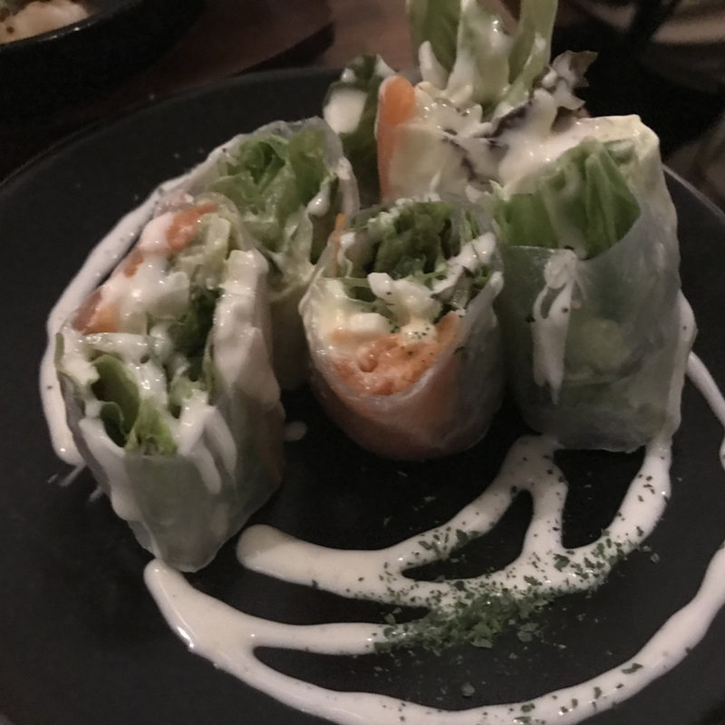 スモークサーモンとアボカドの生春巻き(087cafe ~OHANA~)