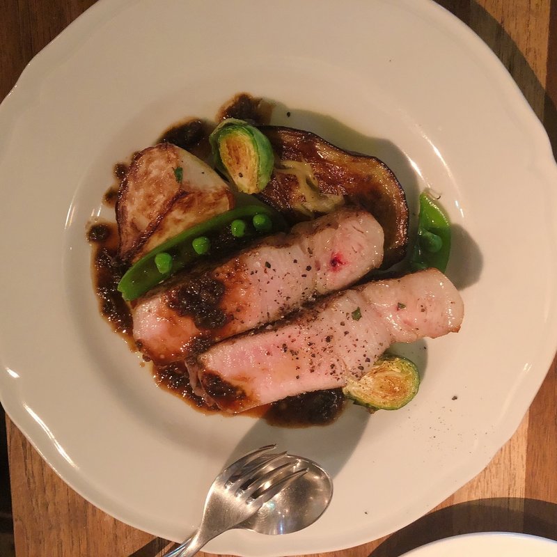 愛媛　甘トロ豚ロース肉のロースト　ふきのとうのソース(urura)