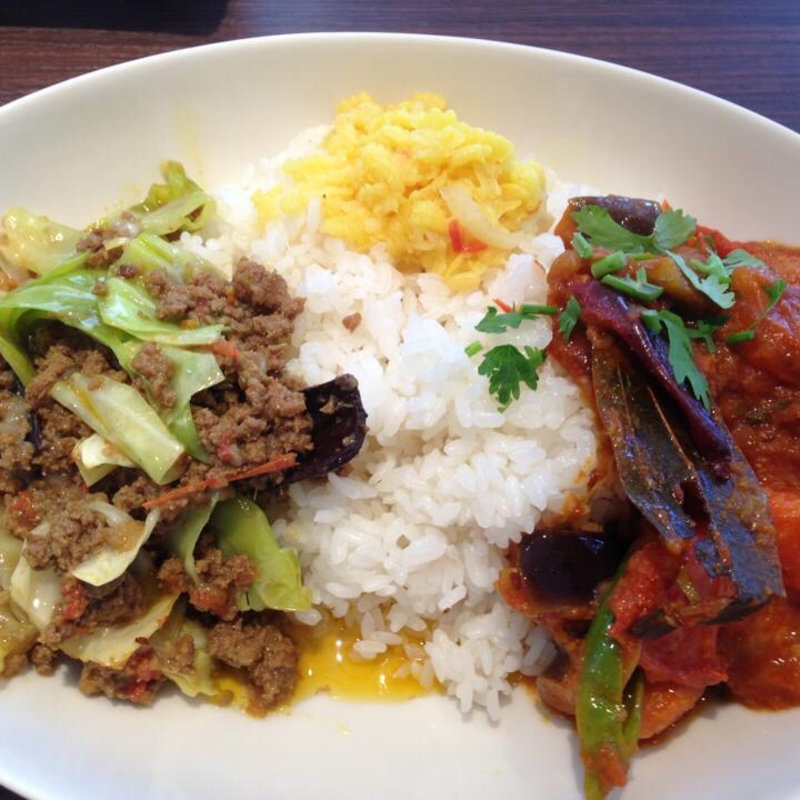 茄子トマトとキーマキャベツのハーフ&ハーフ(ディラン )