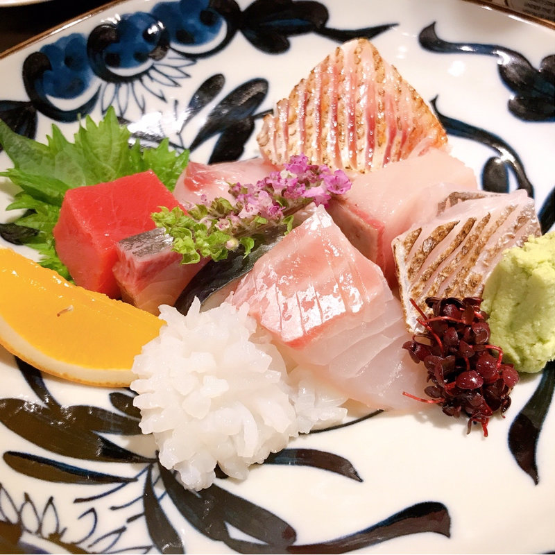刺身盛り合わせ(玉椿 （たまつばき）)