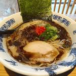 ニンニクこがし油を加えた豚骨(らぅめん 助屋 大阪城テラス店)