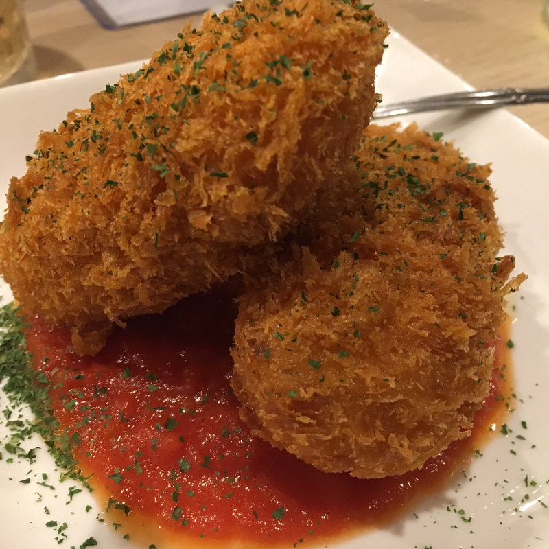 カニクリームコロッケ〜手作りトマトソース〜(海の家 よこちゃん)