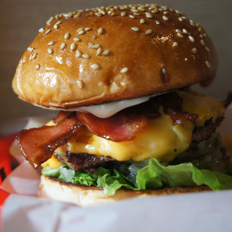 ベーコンチーズバーガー(MANDOLIN Hamburger Kitchen)