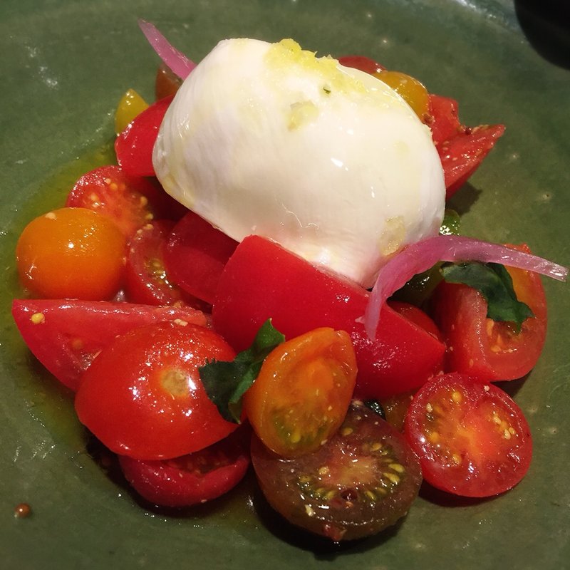 厳選トマトとモッツァレラのカプレーゼ(knock 恵比寿)