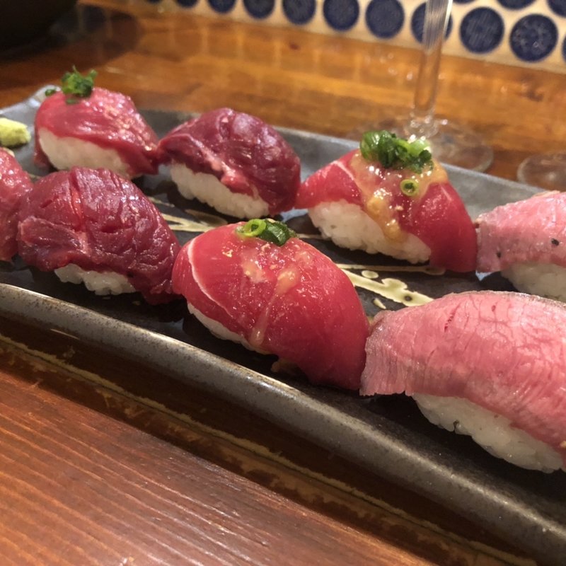 (肉寿司 新宿三丁目)