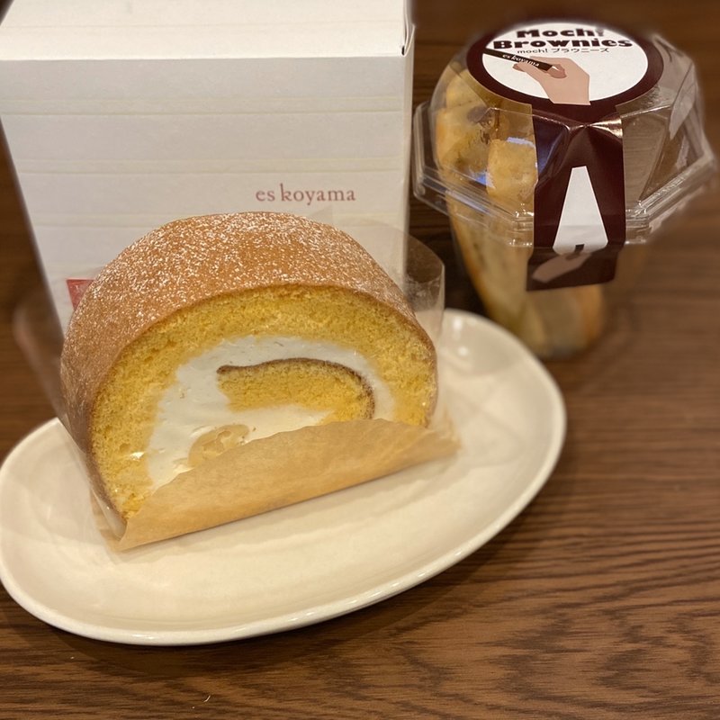 小山ロールではないロールケーキ(パティシエ エス コヤマ)