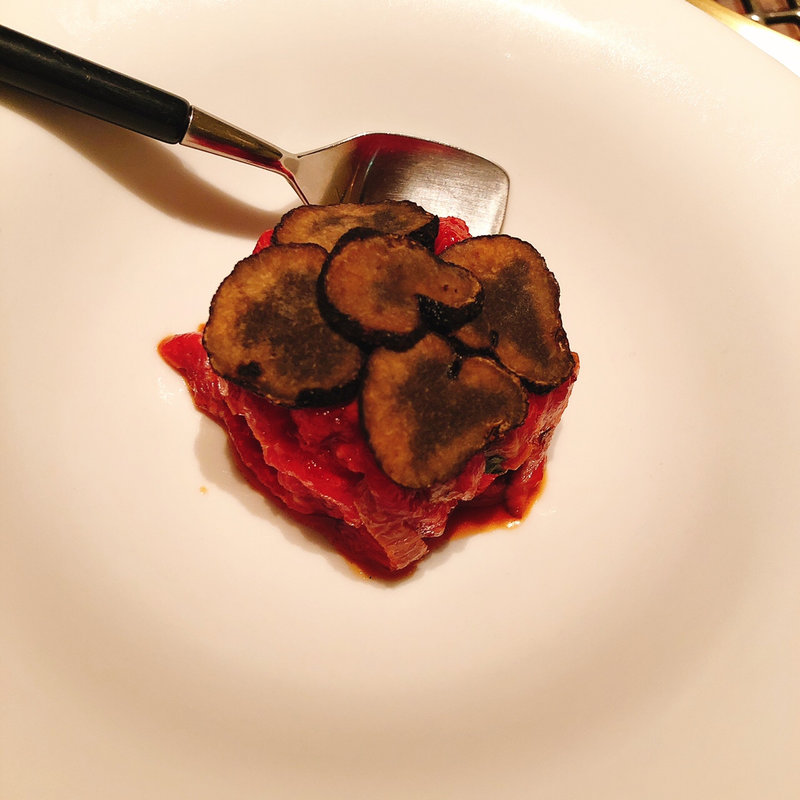 ユッケ  トリュフ添え(焼肉の名門 天壇 銀座店)
