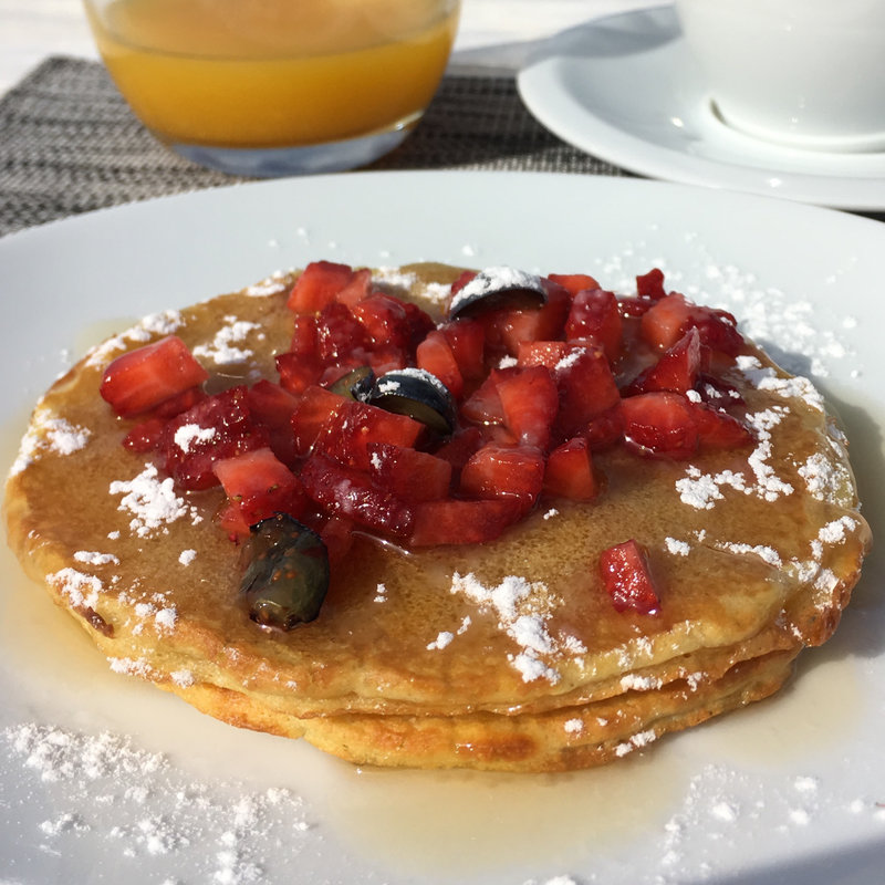 ベリーのパンケーキ(Santorini Cafe)