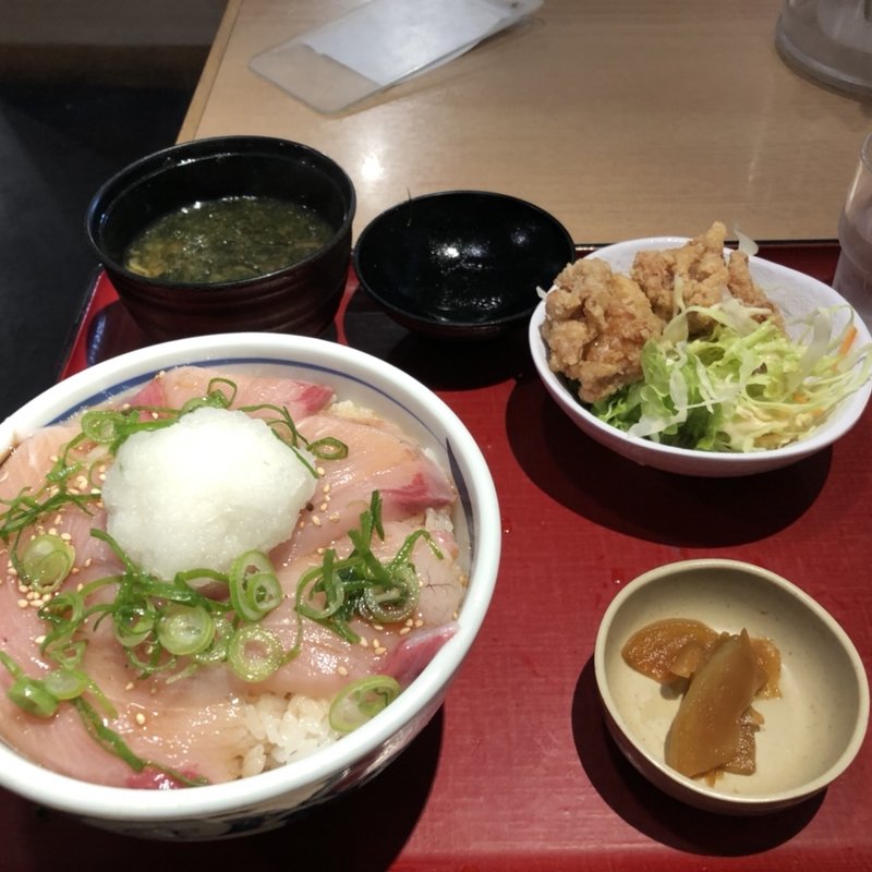 漬ブリおろし丼と鶏唐揚げ(築地食堂源ちゃん 人形町店)