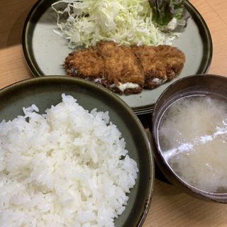 チーズカツ定食(とん水)