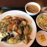 牛肉あんかけ焼きそば(中華ダイニング食之居)