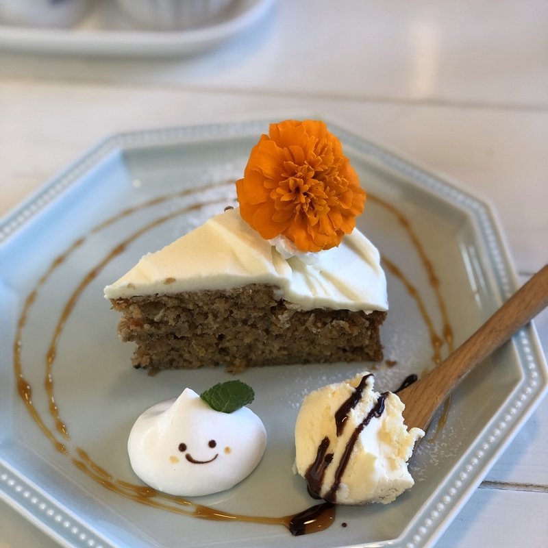 ケーキセット(R cafe·つばめドーナツ【アールカフェ·ツバメドーナツ】)