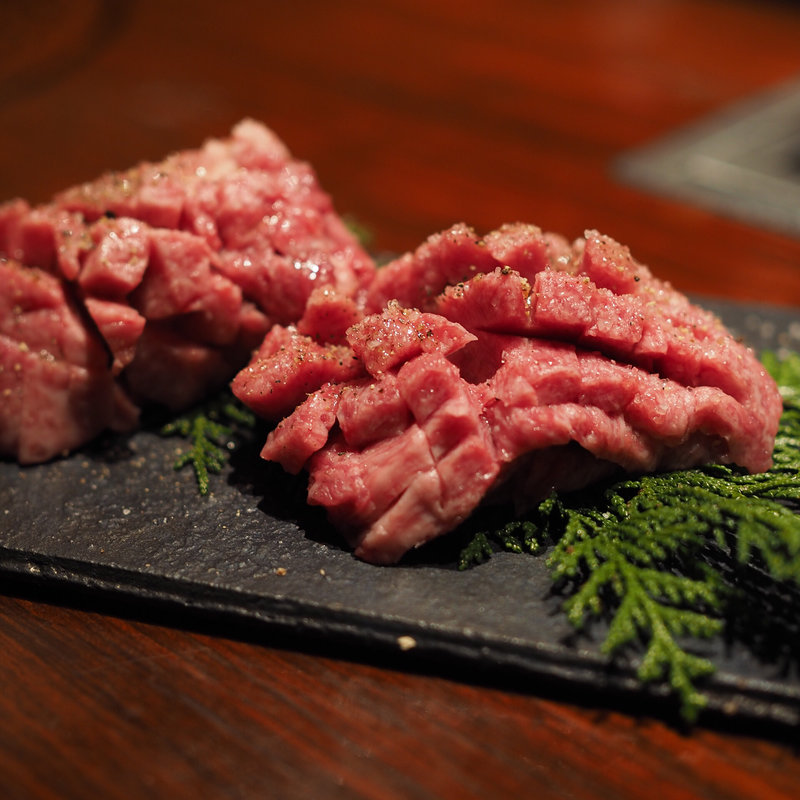 厚切り塩タン(個室焼肉神戸牛 官兵衛)