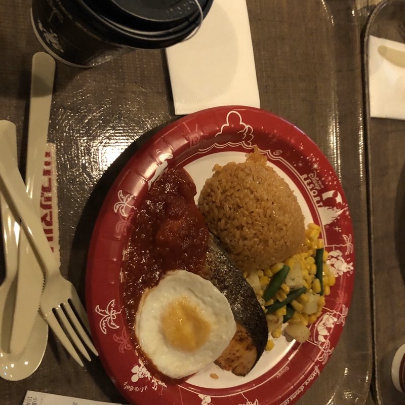  スパイシーサーモンのオーブン焼き、エッグとメキシカンライス添えのイメージ スパイシーサーモンのオーブン焼き、エッグとメキシカンライス添え(ユカタン・ベースキャンプ・グリル)