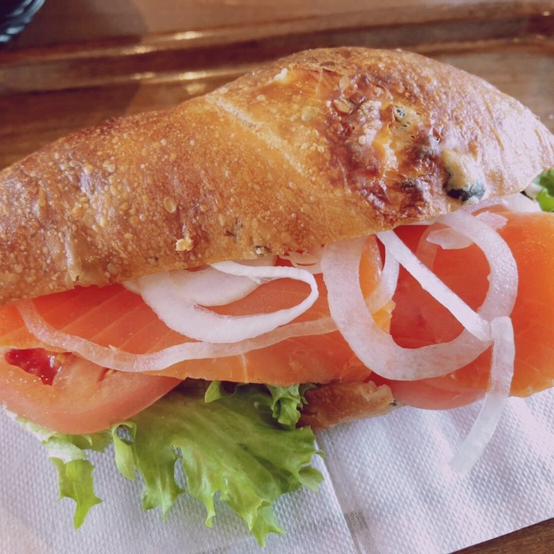 サーモンサンド(Yummy Bakery（ヤミー・ベーカリー）)