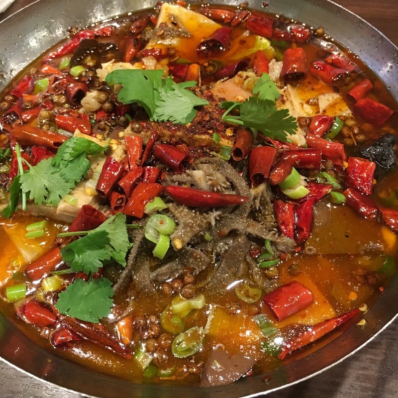 牛内臓と野菜のマーラー鍋(東北人家 新館)