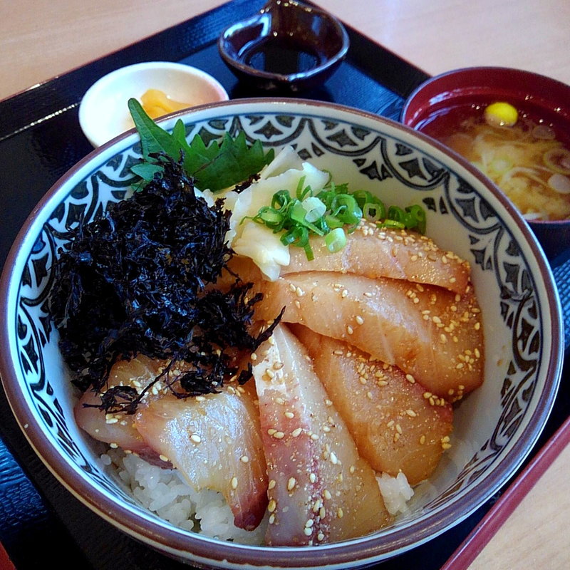 さくら特製 鰤ごまだれ漬け丼(加護坊温泉　さくらの湯 )