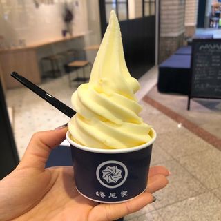 柚子ソフトクリーム(蜷尾家　NINAO 池袋店)