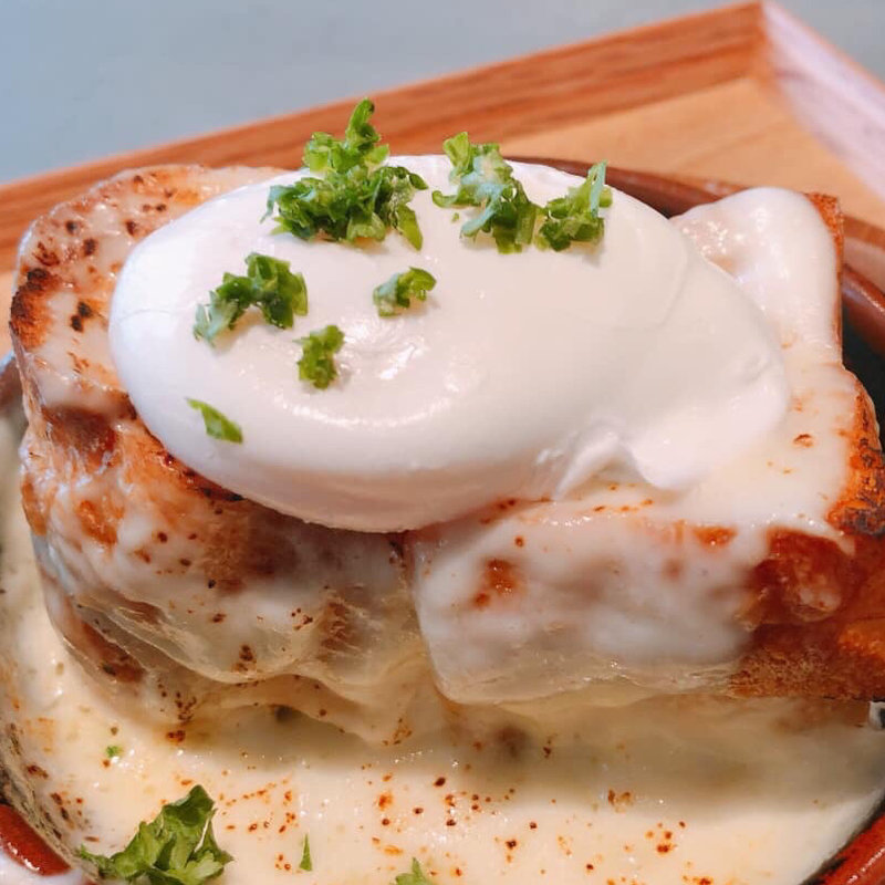 ポーチドエッグのクロックマダム(セテュヌボンニデーベイクドカフェ)