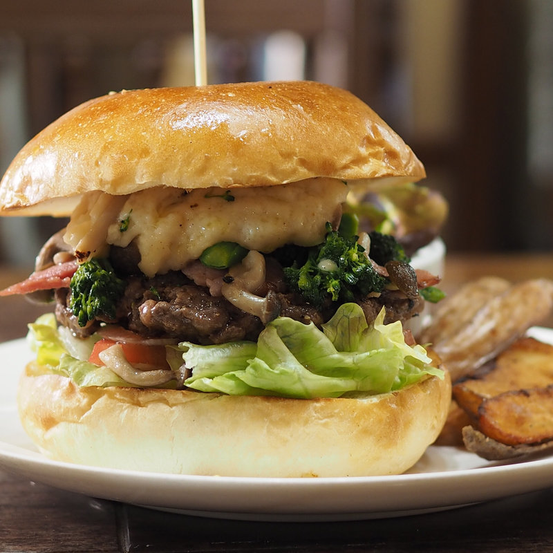 ブロッコリーのクリームソースバーガー(香留壇)