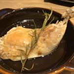 骨付き鶏モモ肉のコンフィ(ル・コントワール・ロメオ)