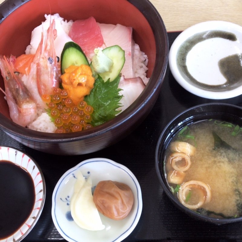 海鮮丼(海鮮房　井乃芳 （カイセンボウ　イノヨシ）)