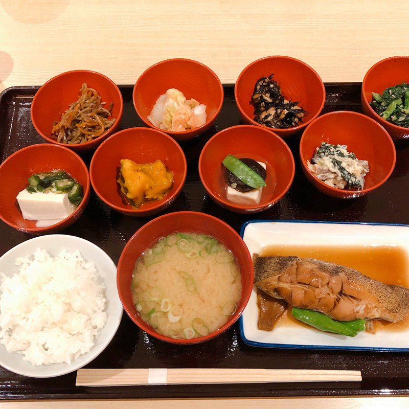 カレイの煮付け定食(銀シャリ屋 ゲコ亭)