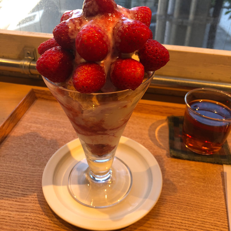 苺のまるまるパフェ(ソビノワ)