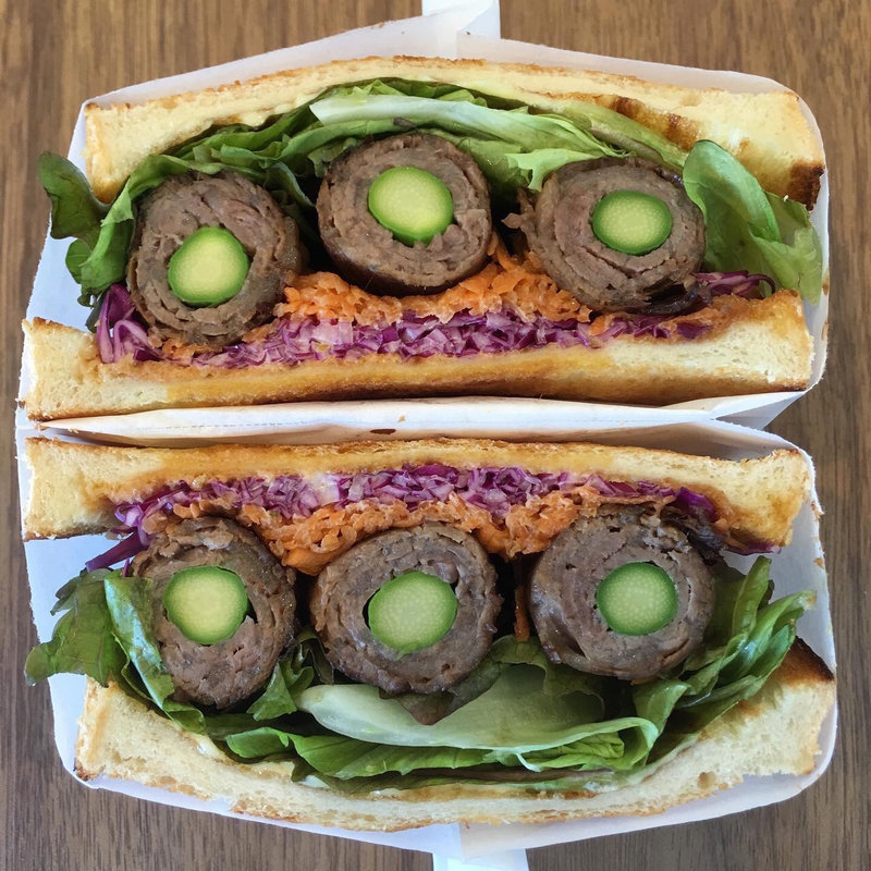 アスパラ牛肉ロールサンド(トーストサンドイッチバンブー)