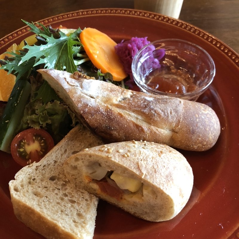 本日の天然酵母パン3種＆サラダセット(Cafe TENTO)