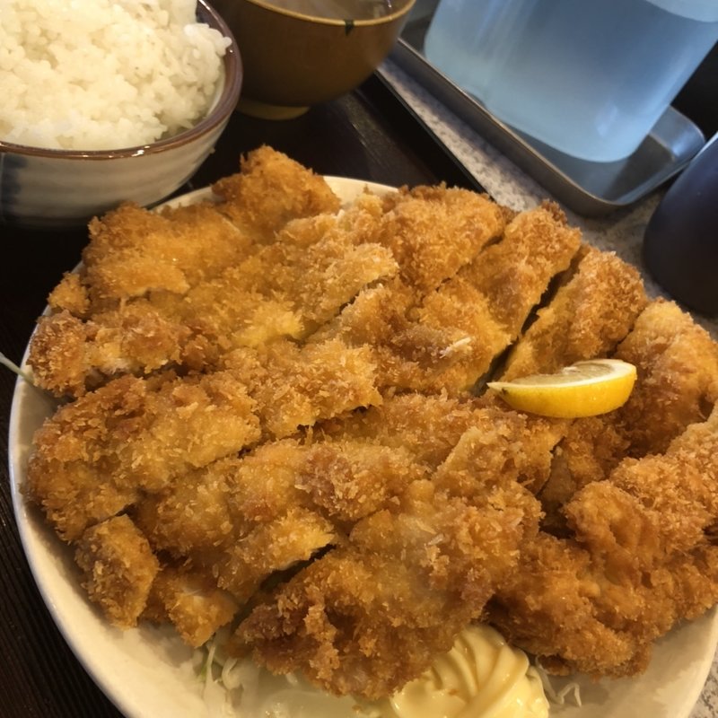 ビッグチキンカツ定食(天ぷら酒場 大地)
