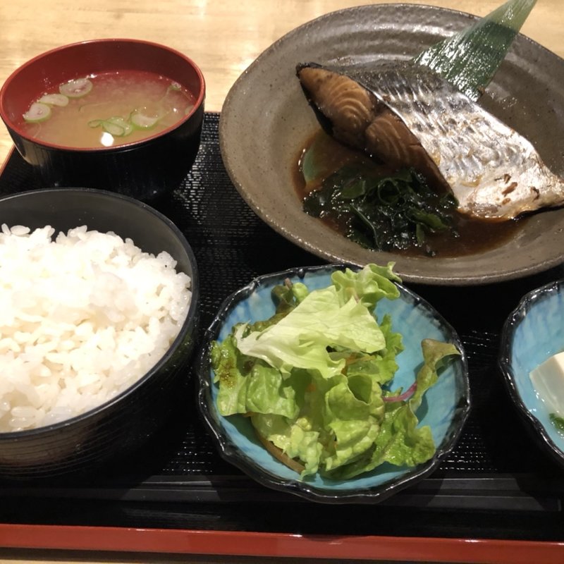 煮魚定食(サワラ)(とろ鮪　人形町店)