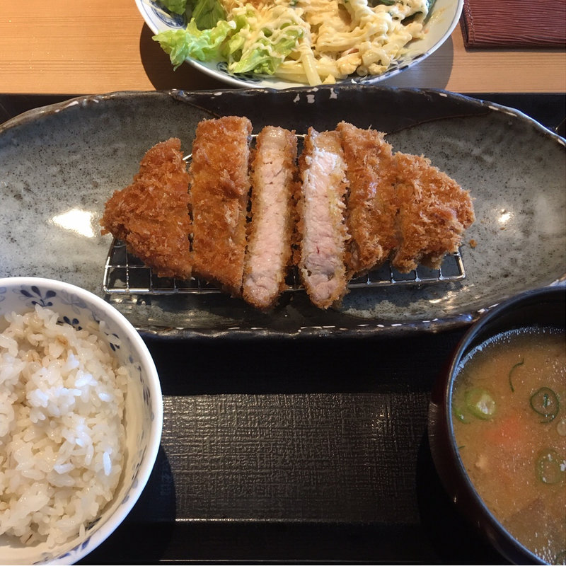 山麓豚ロースかつ定食 (中)150g(山かつ 高松店 )