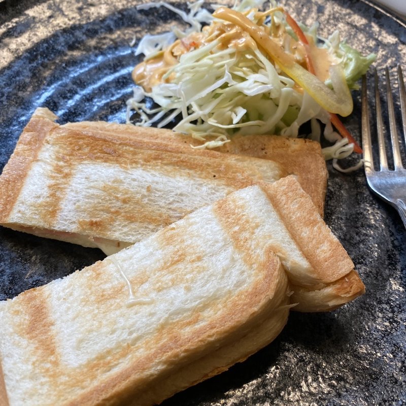 ハムチーズホットサンド(昭和喫茶ロマンス)