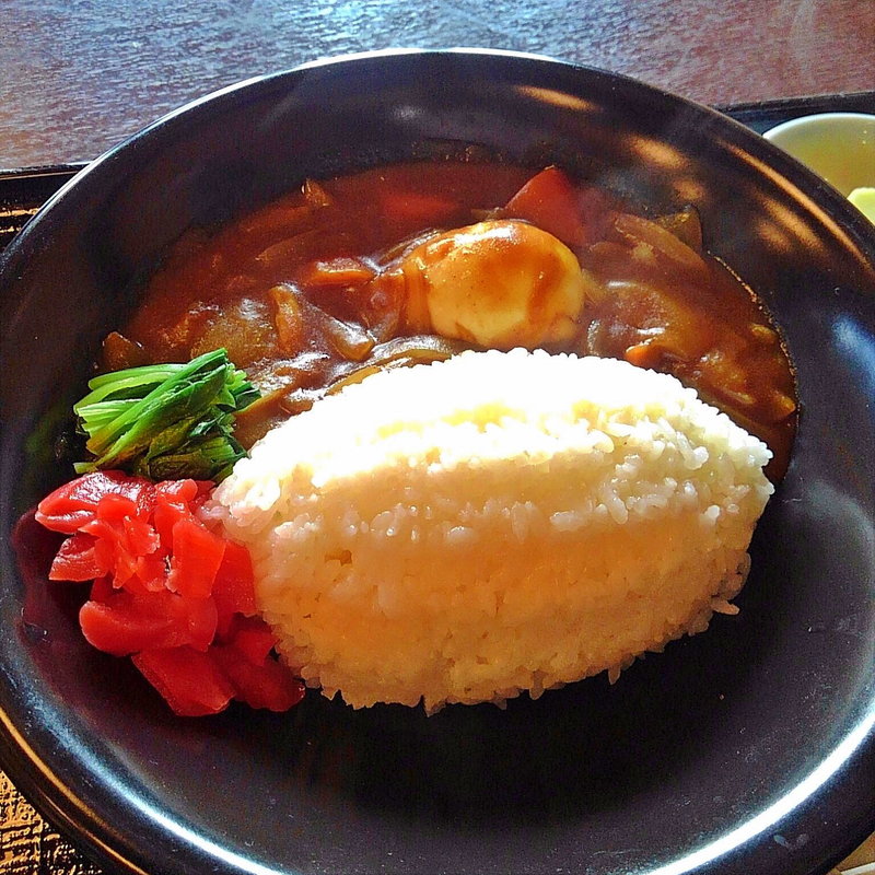 まるごと玉子の野菜カレー(若神子亭 （ワカミコテイ）)