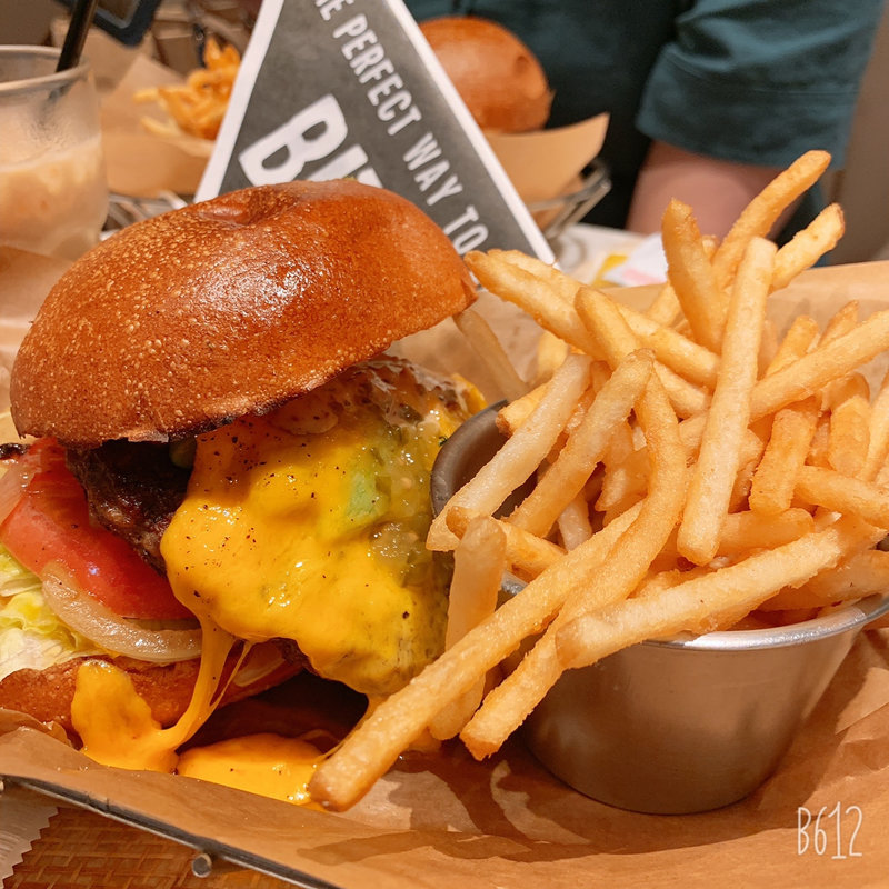 チェダーチーズバーガー(J.S. BURGERS CAFE ルミネ池袋店)