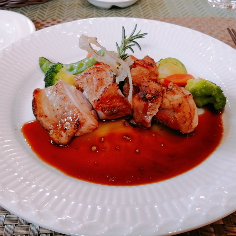 大山鶏のロティ　ハニーマスタードソース(カシュ・カシュ)