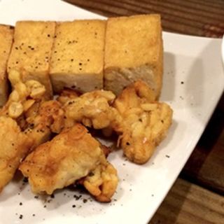 テンペ(発酵大豆)&豆腐のーナッツソース添え "TEMPE & TAHU GORENG"(サブストア)