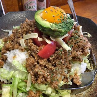 アボカドタコライス(スポーツ&肉バル がんばる)