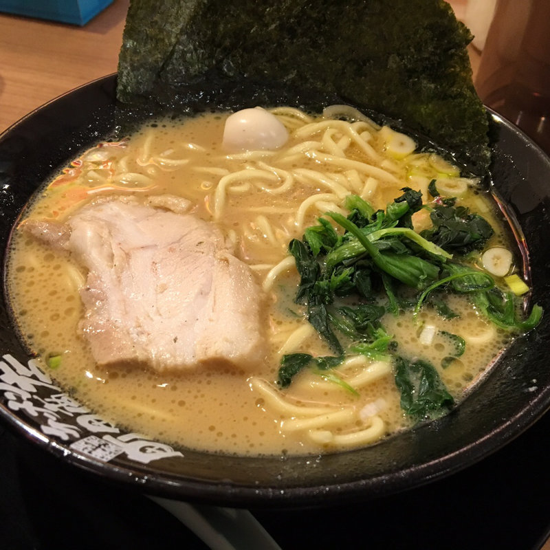 ラーメン (横浜家系ラーメン 町田商店 泉バイパス店)