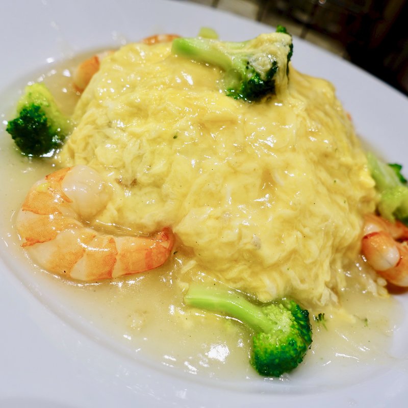 海老とブロッコリーのオムチャーハン(オムちゃん食堂)