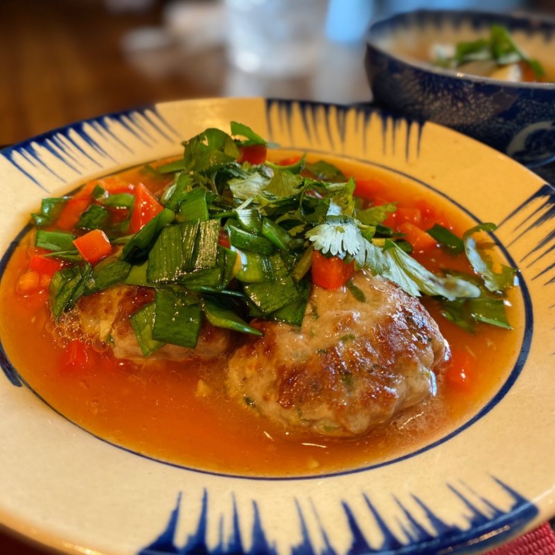 豚の焼きつくねとニラの甘酢あんかけ(バタフライ カフェ)