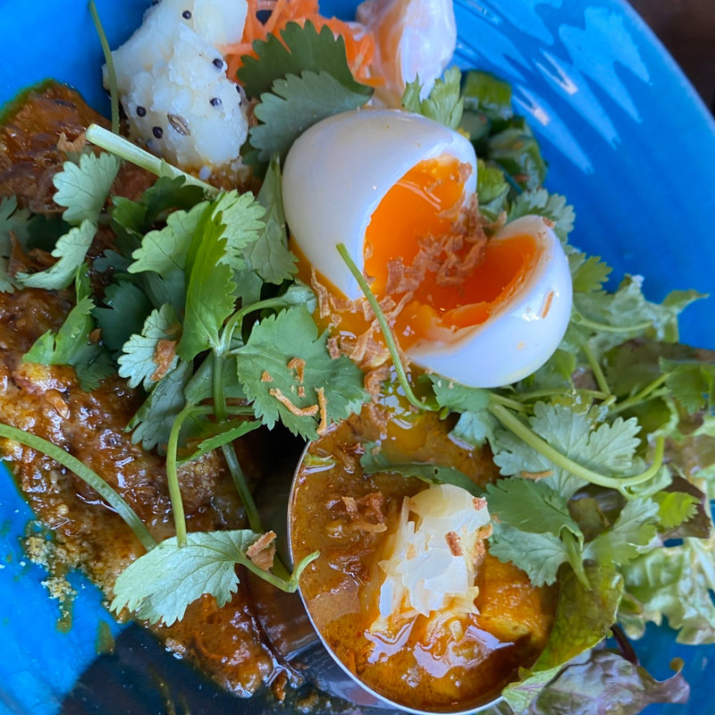 あいがけカレーW パクチー/たまご トッピング(グッドラックカリー )