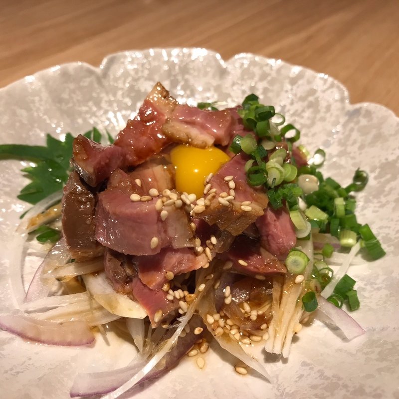 鴨ユッケ(まるにせきぐち)