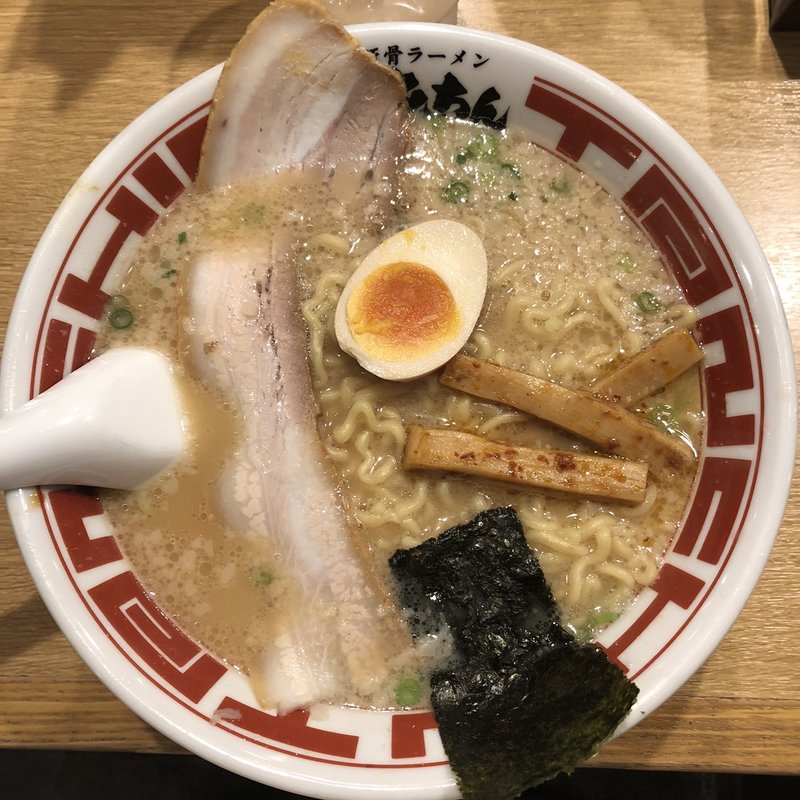 東京豚骨ラーメン　並盛(屯ちん 新宿店)
