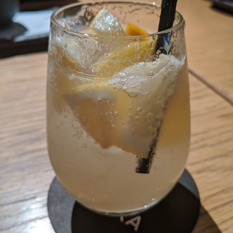 イチジクと柑橘の日本酒サングリア(KINKA sushi bar izakaya SHIBUYA)