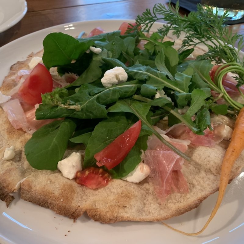 はちみつ、チーズピザ(MEON エシカルキッチン＆カフェ)