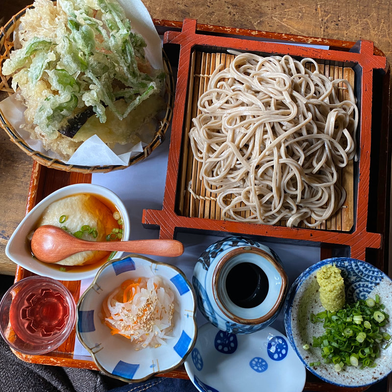 そばづくし（ざるそば・おろしそば又はかけそば・舞茸の天ぷら・季節の小鉢・食前酒・そばアイスクリームの(花郷庵 （かごうあん）)